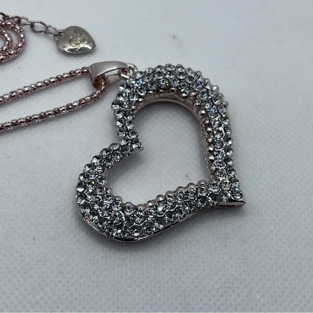 NECKLACE! Betsey Johnson Crystal Heart Pendant w/ “Rosegold” chain BNWT - Picture 4 of 8